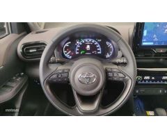 Toyota Yaris Cross 120h Style de 2023 con 4.882 Km por 27.490 EUR. en MADRID