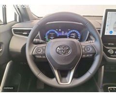 Toyota Corolla Cross Hybrid 1.8 Style de 2023 con 12.029 Km por 34.900 EUR. en MADRID