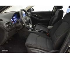 Hyundai i30 1.5 DPI Klass SLX 110 de 2023 con 10.753 Km por 19.995 EUR. en Alava