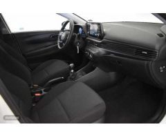 Hyundai i20 1.0 TGDI Tecno 100 de 2022 con 5.000 Km por 19.000 EUR. en Cadiz