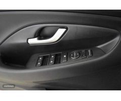 Hyundai i30 1.5 DPI Klass SLX 110 de 2023 con 18.204 Km por 19.500 EUR. en Barcelona