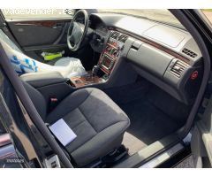 Mercedes Clase E 270cdi elegance 170cv automatico de 2000 con 351.387 Km por 3.500 EUR. en Lugo