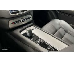 Volvo XC 90 XC90 Core, B5 (diesel) AWD, Diesel, 7 Asientos de 2023 con 26.319 Km por 59.500 EUR. en