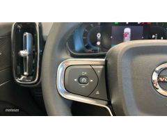 Volvo XC40 XC40 Plus, B3 mild hybrid, Gasolina, Dark de 2023 con 27.743 Km por 37.600 EUR. en A Coru