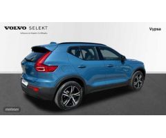 Volvo XC40 XC40 Plus, B3 mild hybrid, Gasolina, Dark de 2023 con 20.936 Km por 37.900 EUR. en Cordob