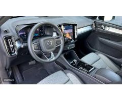 Volvo XC40 XC40 Plus, B3 mild hybrid, Gasolina, Dark de 2023 con 20.936 Km por 37.900 EUR. en Cordob