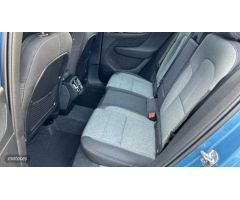 Volvo XC40 XC40 Plus, B3 mild hybrid, Gasolina, Dark de 2023 con 20.936 Km por 37.900 EUR. en Cordob