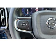 Volvo XC40 XC40 Plus, B3 mild hybrid, Gasolina, Dark de 2023 con 20.936 Km por 37.900 EUR. en Cordob