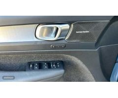 Volvo XC40 XC40 Plus, B3 mild hybrid, Gasolina, Dark de 2023 con 20.936 Km por 37.900 EUR. en Cordob