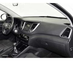 Hyundai Tucson 1.6 GDI BD Essence 4x2 131 de 2015 con 130.400 Km por 13.990 EUR. en Cadiz