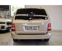 Kia Carnival 2.9 Crdi Lx de 2004 con 194.693 Km por 3.990 EUR. en Madrid
