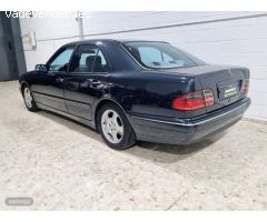 Mercedes Clase E 320 cdi de 2002 con 250.000 Km por 4.500 EUR. en Sevilla