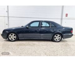 Mercedes Clase E 320 cdi de 2002 con 250.000 Km por 4.500 EUR. en Sevilla