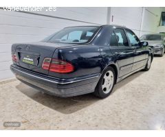 Mercedes Clase E 320 cdi de 2002 con 250.000 Km por 4.500 EUR. en Sevilla
