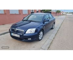 Toyota Avensis LUNA 4xD4 de 2004 con 264.625 Km por 2.900 EUR. en Cordoba