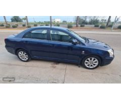 Toyota Avensis LUNA 4xD4 de 2004 con 264.625 Km por 2.900 EUR. en Cordoba
