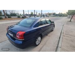 Toyota Avensis LUNA 4xD4 de 2004 con 264.625 Km por 2.900 EUR. en Cordoba