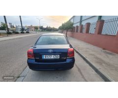Toyota Avensis LUNA 4xD4 de 2004 con 264.625 Km por 2.900 EUR. en Cordoba