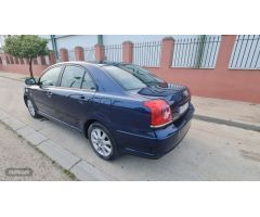 Toyota Avensis LUNA 4xD4 de 2004 con 264.625 Km por 2.900 EUR. en Cordoba