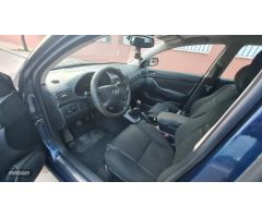 Toyota Avensis LUNA 4xD4 de 2004 con 264.625 Km por 2.900 EUR. en Cordoba