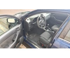 Toyota Avensis LUNA 4xD4 de 2004 con 264.625 Km por 2.900 EUR. en Cordoba