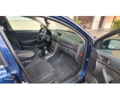 Toyota Avensis LUNA 4xD4 de 2004 con 264.625 Km por 2.900 EUR. en Cordoba