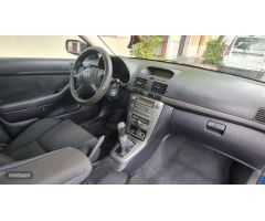 Toyota Avensis LUNA 4xD4 de 2004 con 264.625 Km por 2.900 EUR. en Cordoba