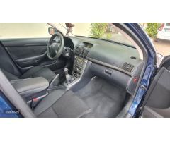 Toyota Avensis LUNA 4xD4 de 2004 con 264.625 Km por 2.900 EUR. en Cordoba