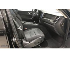 Volvo XC 60 XC60 Core, B4 (gasolina), Gasolina de 2022 con 18.217 Km por 39.900 EUR. en Pontevedra