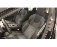 Volvo XC 60 XC60 Core, B4 (gasolina), Gasolina de 2022 con 18.217 Km por 39.900 EUR. en Pontevedra