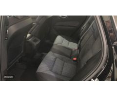 Volvo XC 60 XC60 Core, B4 (gasolina), Gasolina de 2022 con 18.217 Km por 39.900 EUR. en Pontevedra