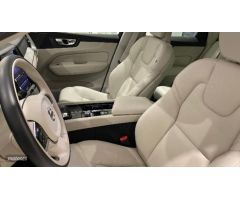 Volvo XC 60 2.0 T6 RECHARGE CORE AUTO 4WD 350 5P de 2023 con 14.258 Km por 568.000 EUR. en Cadiz