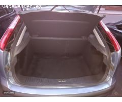 Ford Focus 2.0TDCI Sport de 2005 con 180.000 Km por 3.950 EUR. en Madrid