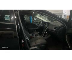 Volvo V 40 V40 D2 Kinetic Manual de 2015 con 125.600 Km por 12.000 EUR. en Jaen