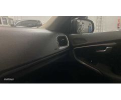 Volvo V 40 V40 D2 Kinetic Manual de 2015 con 125.600 Km por 12.000 EUR. en Jaen