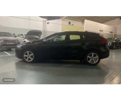 Volvo V 40 V40 D2 Kinetic Manual de 2015 con 125.600 Km por 12.000 EUR. en Jaen