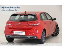 Hyundai i30 1.5 DPI Klass SLX 110 de 2024 con 4.305 Km por 20.300 EUR. en Huesca