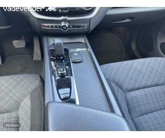 Volvo XC 60 Core, B4 (gasolina), Gasolina de 2023 con 36.223 Km por 41.800 EUR. en Badajoz