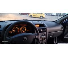 Opel Astra 1.6 club de 2003 con 191.000 Km por 1.800 EUR. en Valencia