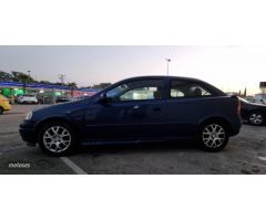 Opel Astra 1.6 club de 2003 con 191.000 Km por 1.800 EUR. en Valencia