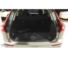 Volvo XC 60 Core, B4 Semihibrido, Diesel de 2023 con 21.000 Km por 41.900 EUR. en Cantabria