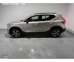Volvo XC40 Plus, B3 mild hybrid, Gasolina, Dark de 2023 con 29.853 Km por 36.900 EUR. en Badajoz