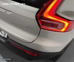 Volvo XC40 Plus, B3 mild hybrid, Gasolina, Dark de 2023 con 29.853 Km por 36.900 EUR. en Badajoz