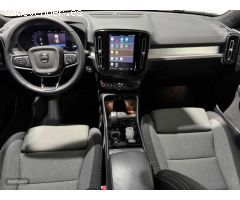 Volvo XC40 Plus, B3 mild hybrid, Gasolina, Dark de 2023 con 29.853 Km por 36.900 EUR. en Badajoz