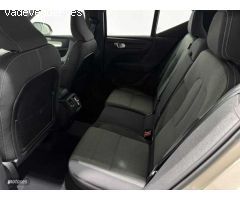 Volvo XC40 Plus, B3 mild hybrid, Gasolina, Dark de 2023 con 29.853 Km por 36.900 EUR. en Badajoz