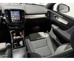 Volvo XC40 Plus, B3 mild hybrid, Gasolina, Dark de 2023 con 29.853 Km por 36.900 EUR. en Badajoz