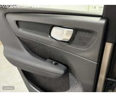 Volvo XC40 Plus, B3 mild hybrid, Gasolina, Dark de 2023 con 29.853 Km por 36.900 EUR. en Badajoz