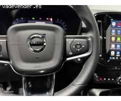 Volvo XC40 Plus, B3 mild hybrid, Gasolina, Dark de 2023 con 29.853 Km por 36.900 EUR. en Badajoz