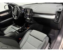 Volvo XC40 Plus, B3 mild hybrid, Gasolina, Dark de 2023 con 29.853 Km por 36.900 EUR. en Badajoz