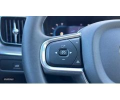 Volvo XC 60 2.0 B4 D CORE AUTO 197 5P de 2023 con 16.912 Km por 43.500 EUR. en Malaga
